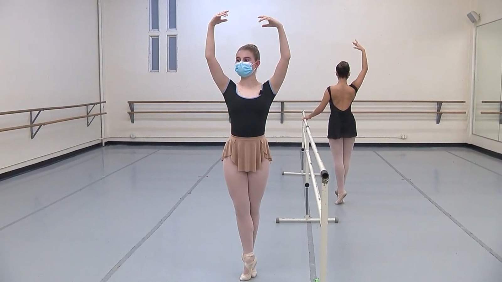 The Ballet Conservatory of South Texas spreads holiday cheer