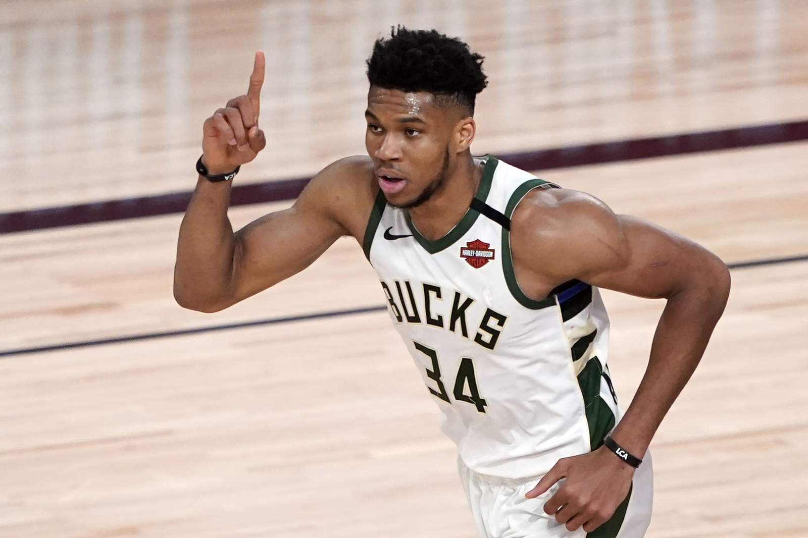 Giannis Antetokounmpo dominates, Bucks win 15th straight and hand Nets 5th  loss in last 6 games, National Sports