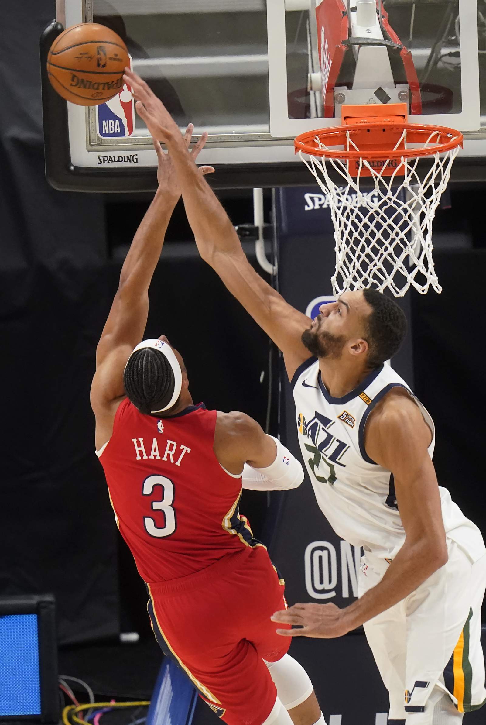 Mitchell helps Jazz beat Pelicans for 7th straight win