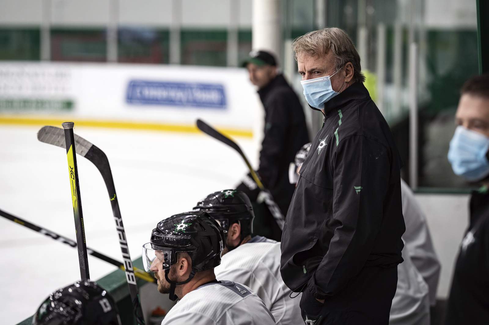 NHL's older coaches debate wearing masks, taking precautions