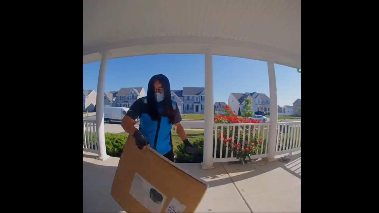 Watch: Teen had hilarious additional instructions for Amazon delivery woman, and she followed them to a tee
