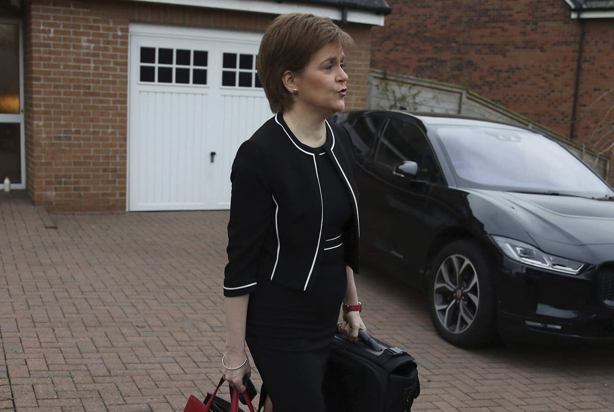 In split vote, probe says Scottish leader misled lawmakers