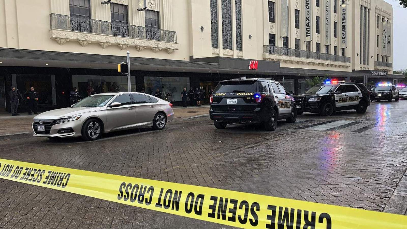 Driver shoots panhandler in Alamo Plaza, police say