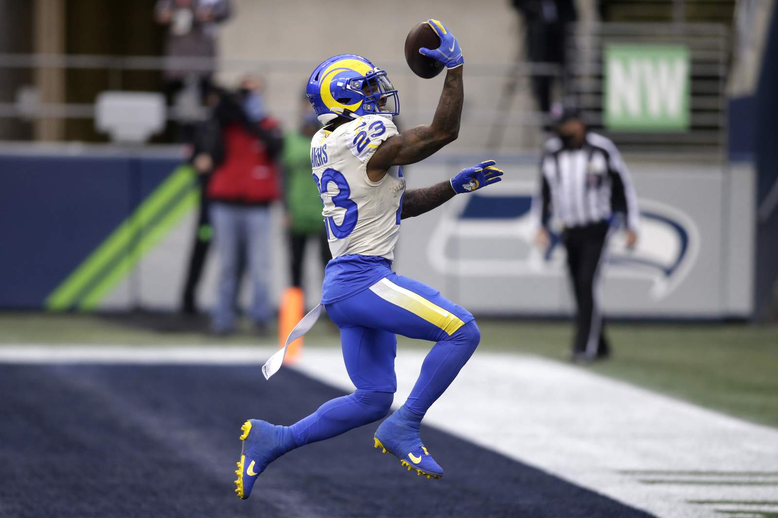 The Latest: Rams surge to 30-13 lead over Seahawks in fourth