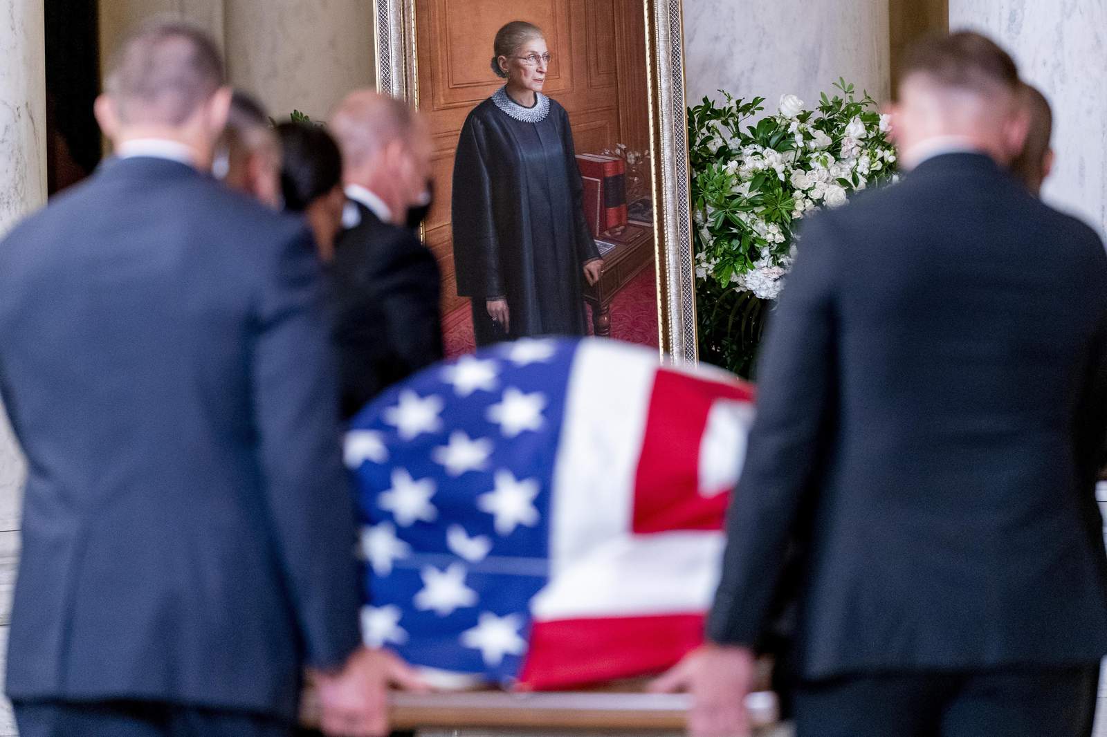 Long lines of mourners pay respects to Ginsburg at court
