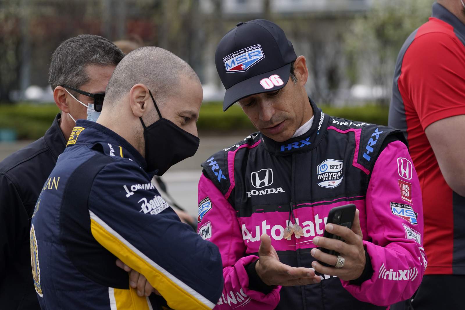 Castroneves starts getting acclimated to new team, color
