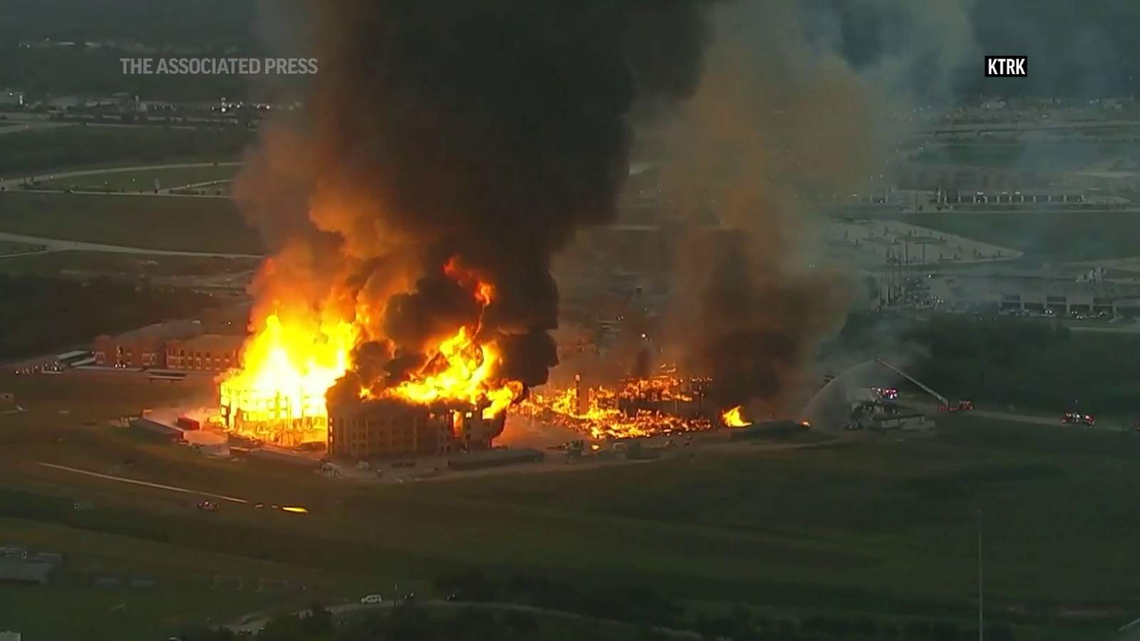 Aerial video shows large fire engulfing Houston apartments under construction