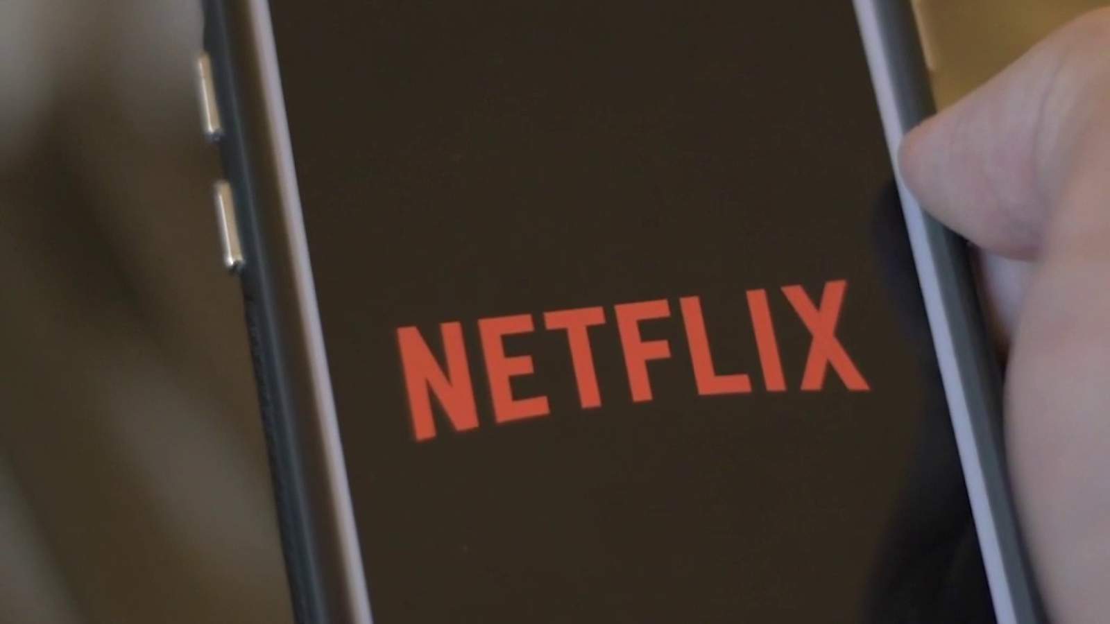 No, Netflix is not offering free subscriptions