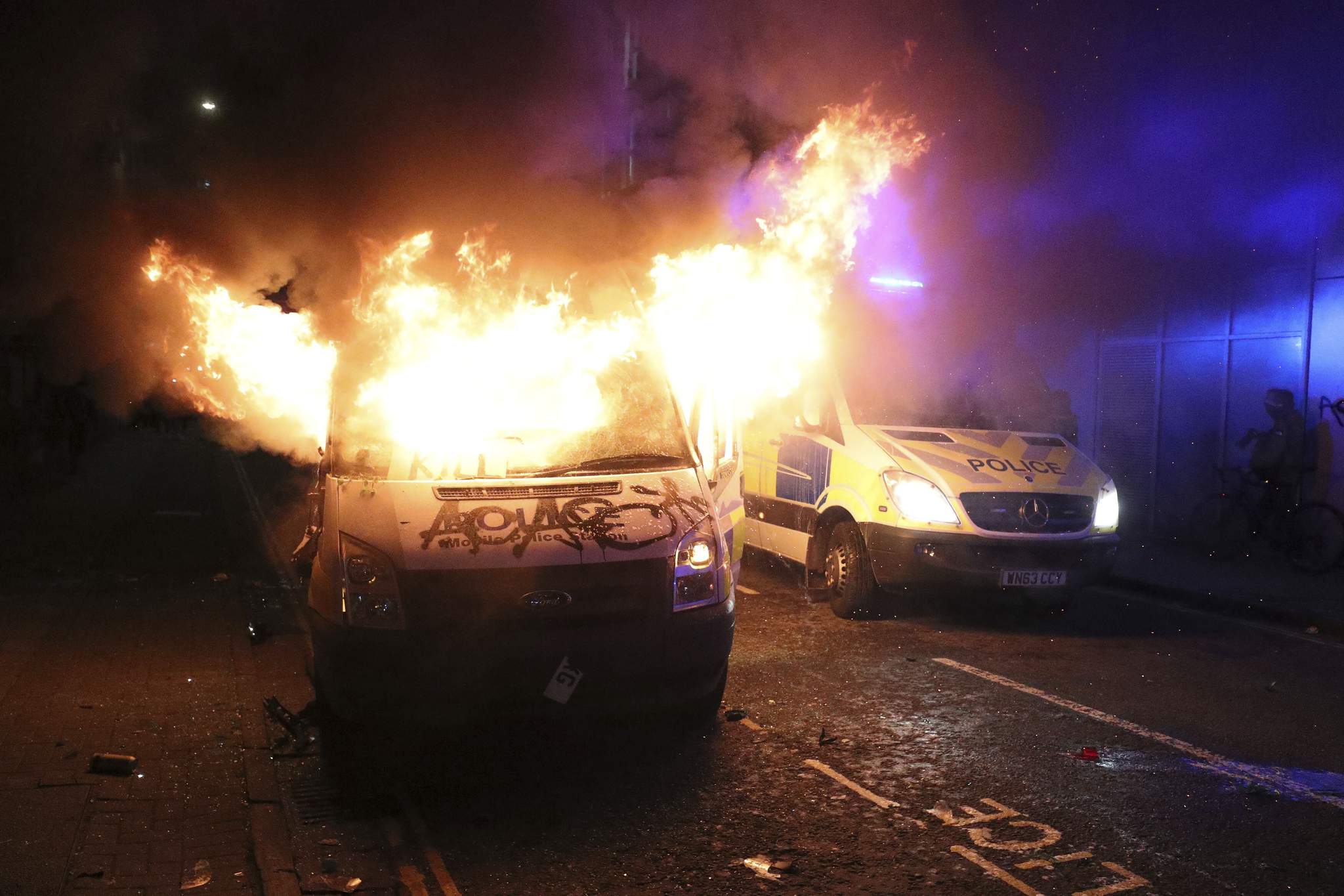 Clashes in English city of Bristol leave 20 police injured