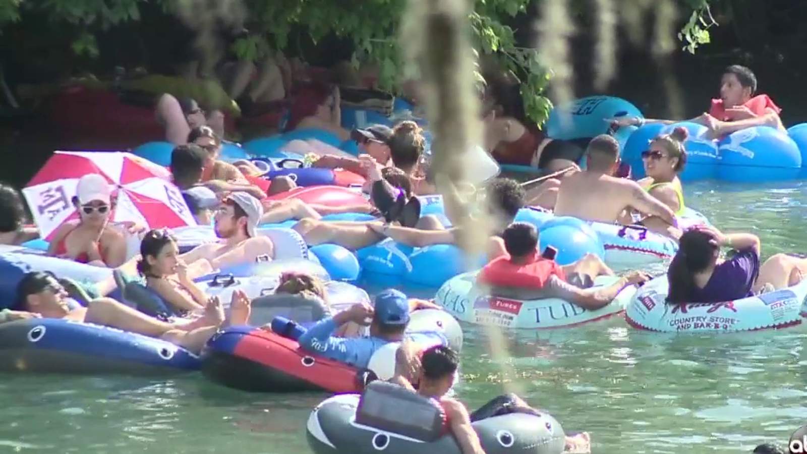 ‘If I get it, everybody else is going to get it': Crowds head to Comal River over Memorial Day weekend