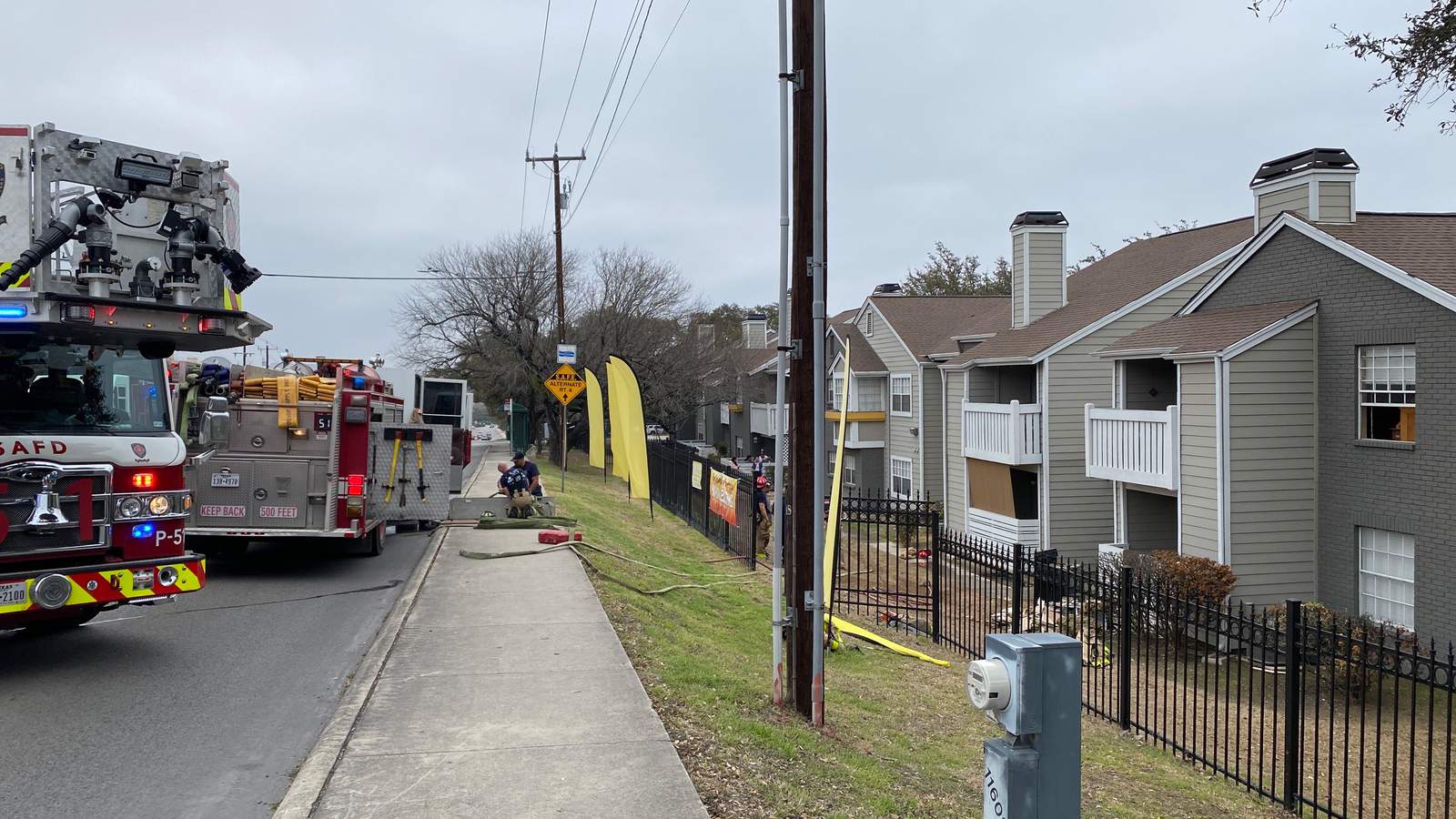 Oven sparks fire at apartment complex on San Antonio’s North Side
