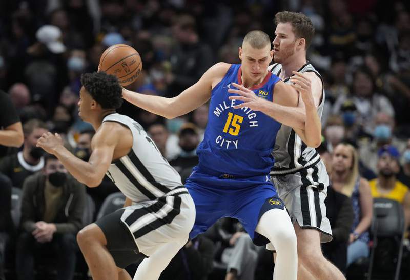 Jokic posts 32 points, 16 boards; Nuggets top Spurs 102-96