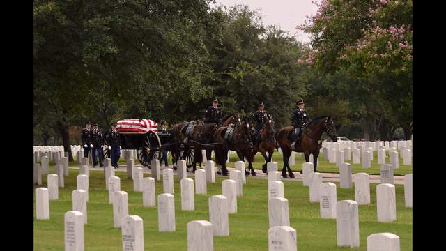 Fort Sam Houston National Cemetery to resume committal services