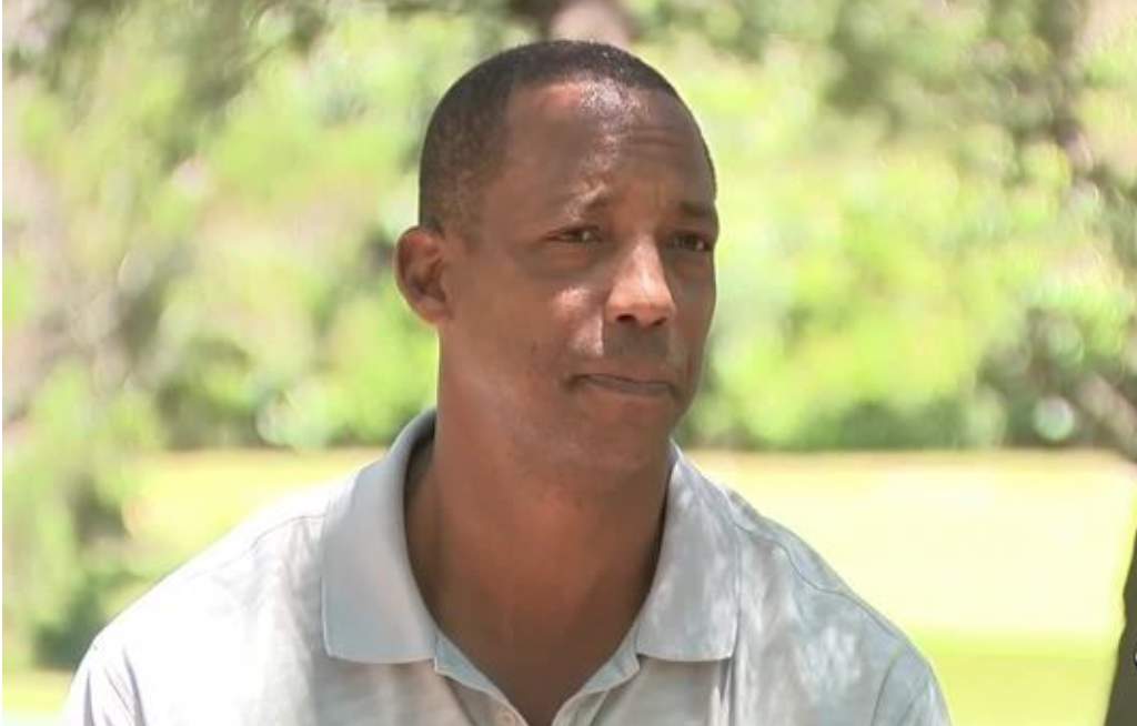 Spurs great Sean Elliott shares emotional story of being called N-word while golfing with Bruce Bowen in San Antonio