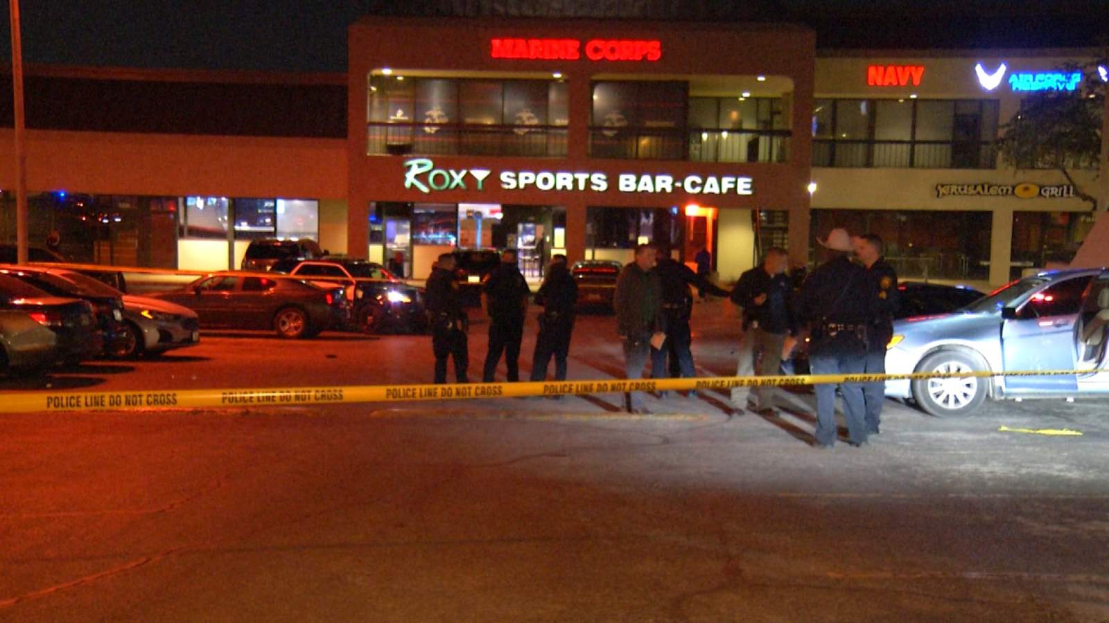 1 man wounded in shootout outside Northwest Side sports bar