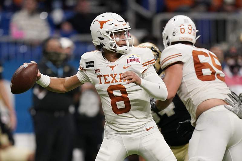 Thompson gets the call at QB for Texas against Rice