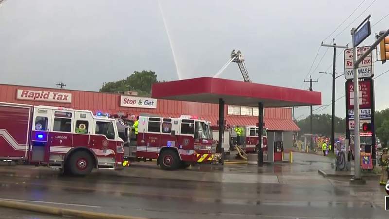 Roof of Southeast Side strip mall collapses in fire, SAFD chief says