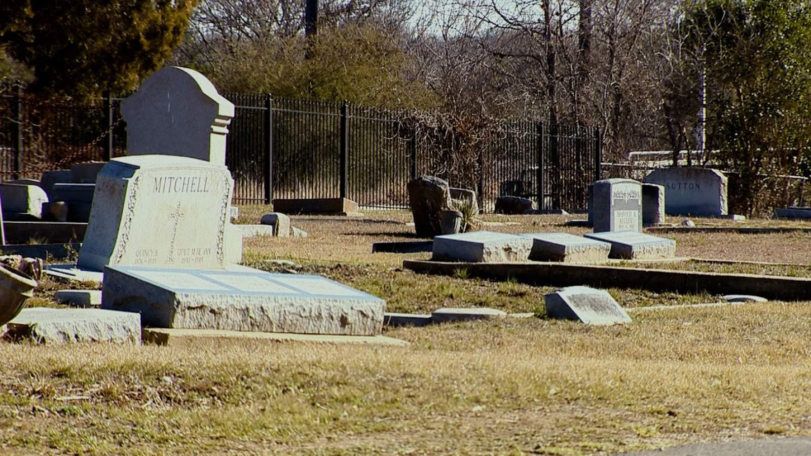 Tour through local cemetery highlights trailblazing African Americans in San Antonio