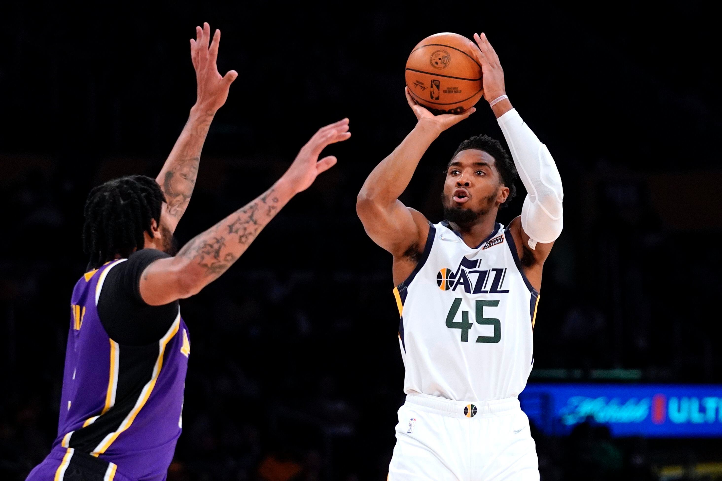 James fuels Lakers' 4th-quarter rally over Jazz, 106-101