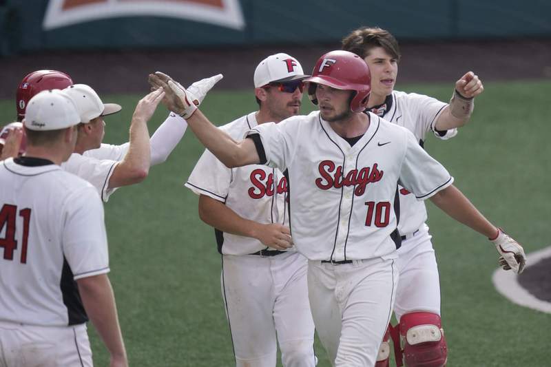 7 advance in NCAA baseball; No. 1 Hogs to face Huskers again