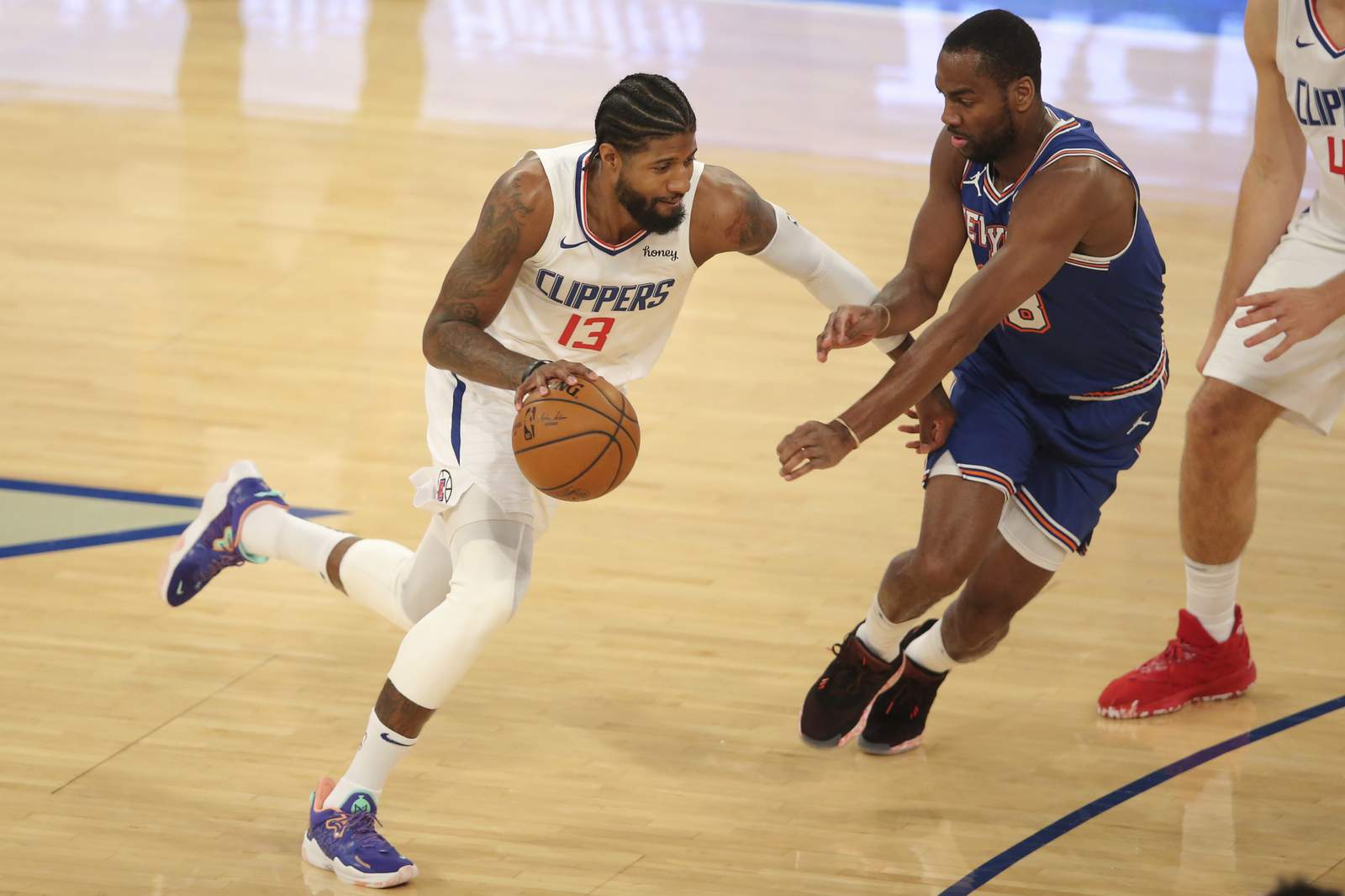 Leonard, Clippers pull away from Knicks for 129-115 win