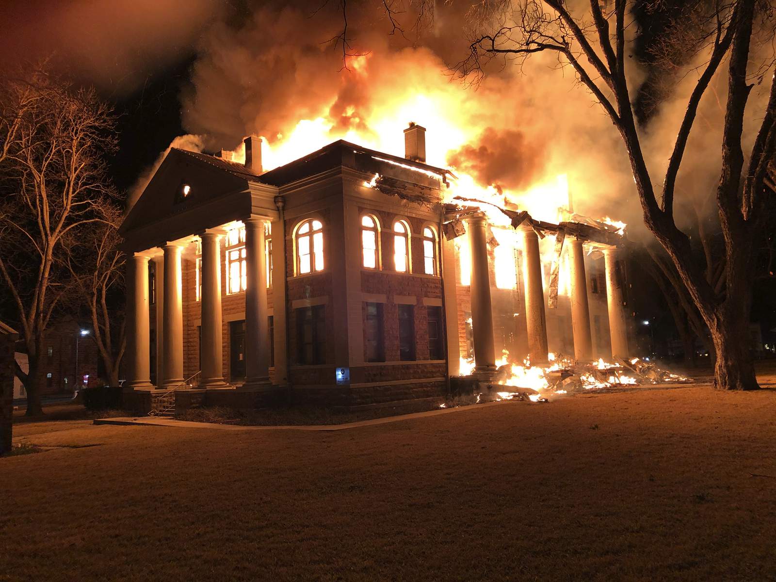 Arson suspected in massive fire at 111-year-old Mason County courthouse; 1 arrested