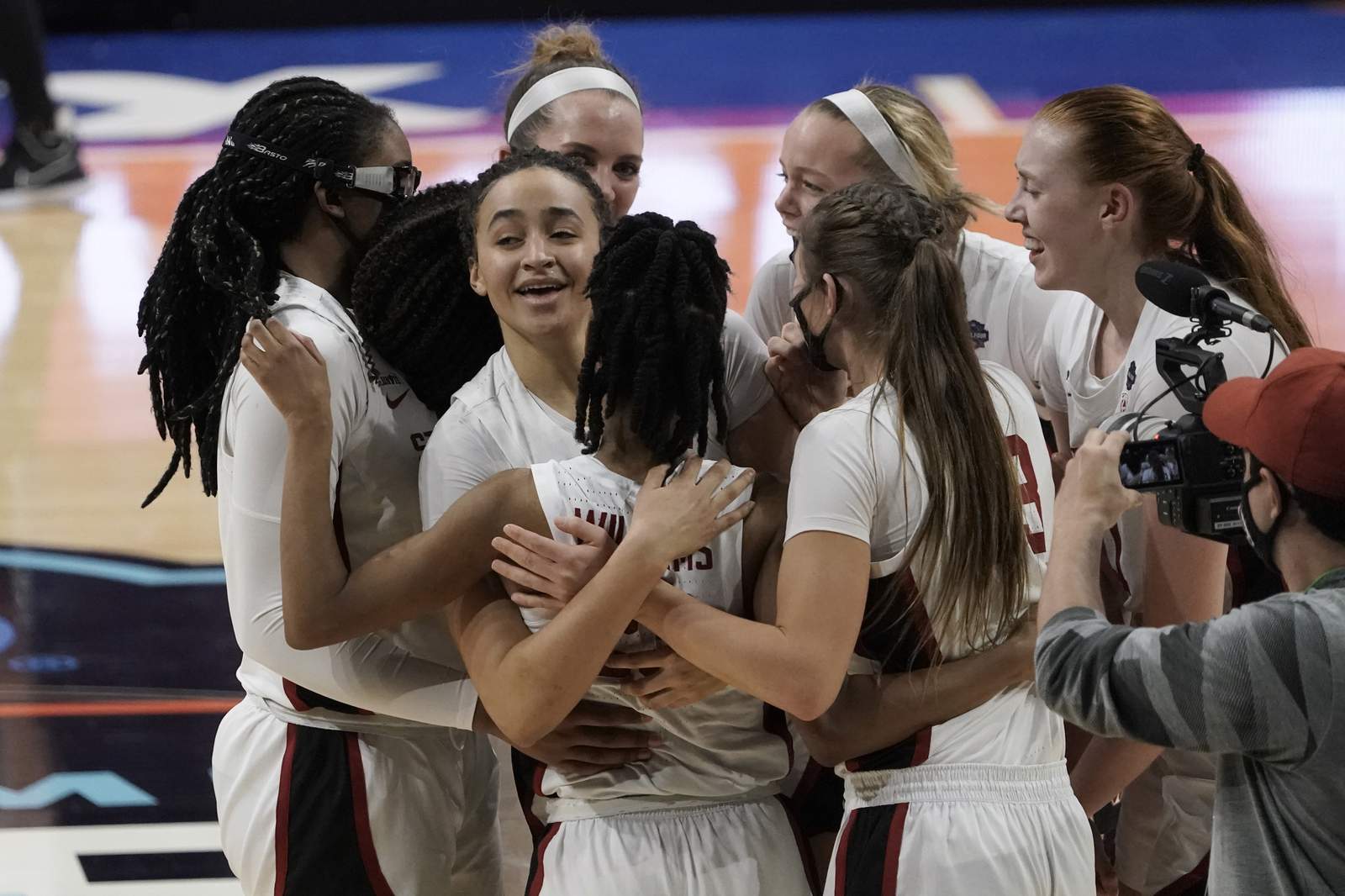Stanford tops South Carolina 66-65 to reach title game
