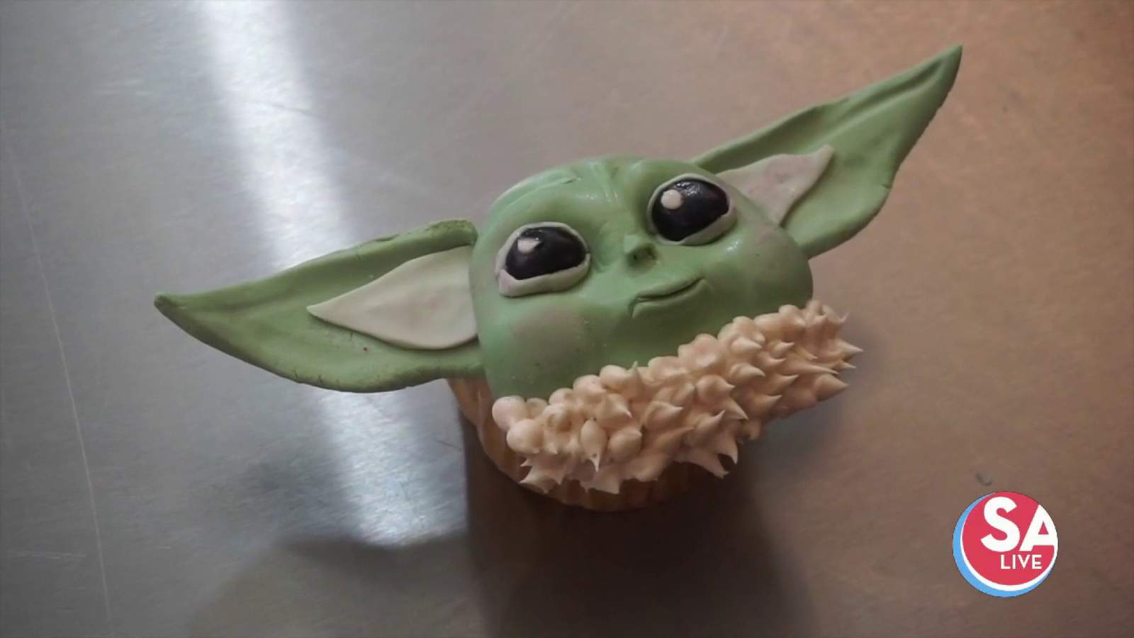 Baby Yoda cupcakes