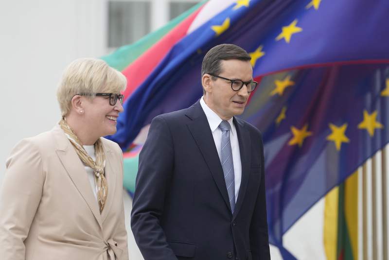 Poland's, Lithuania's PMs discuss higher security, migration