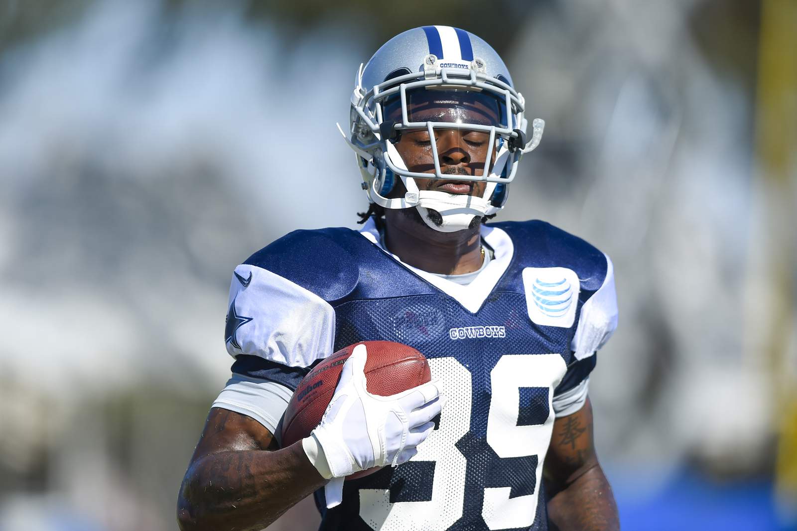 Veteran DB Carr returns to Cowboys on their practice squad