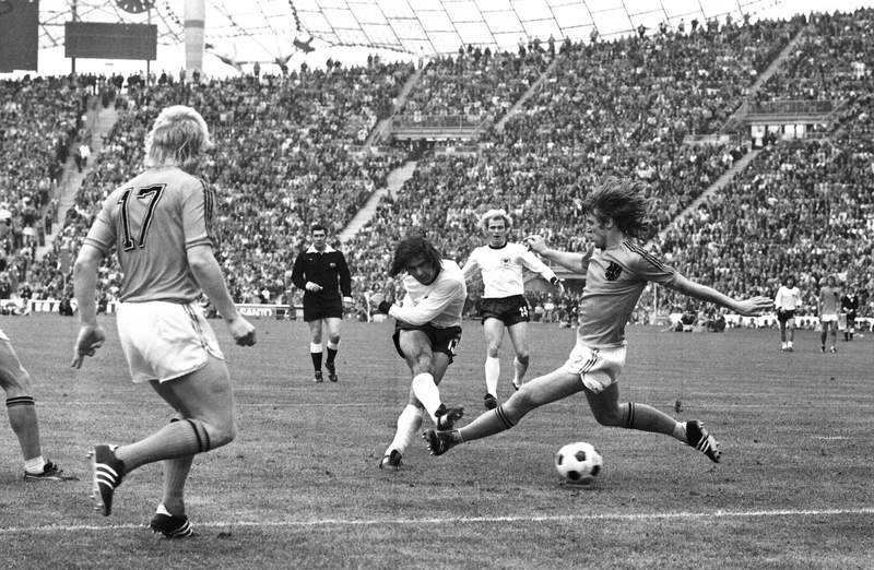 Gerd Müller, 'the best striker in history,' dies at 75