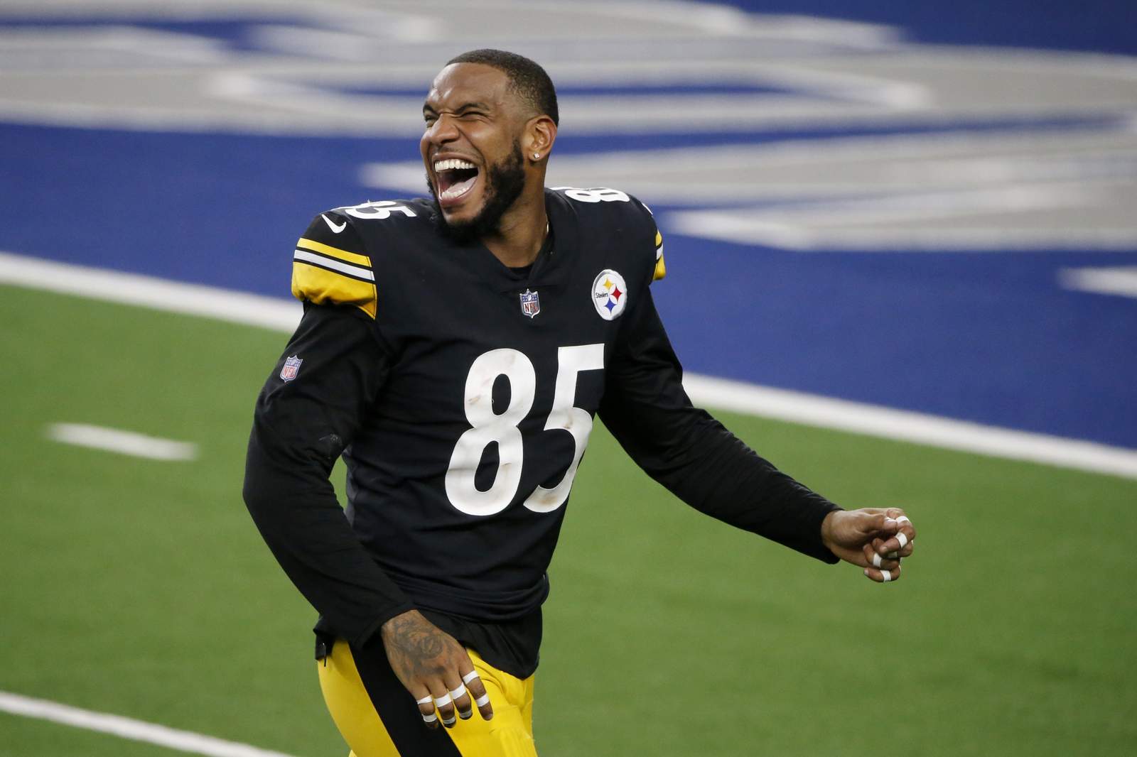 Steelers stay perfect, keep top spot in AP Pro32 poll