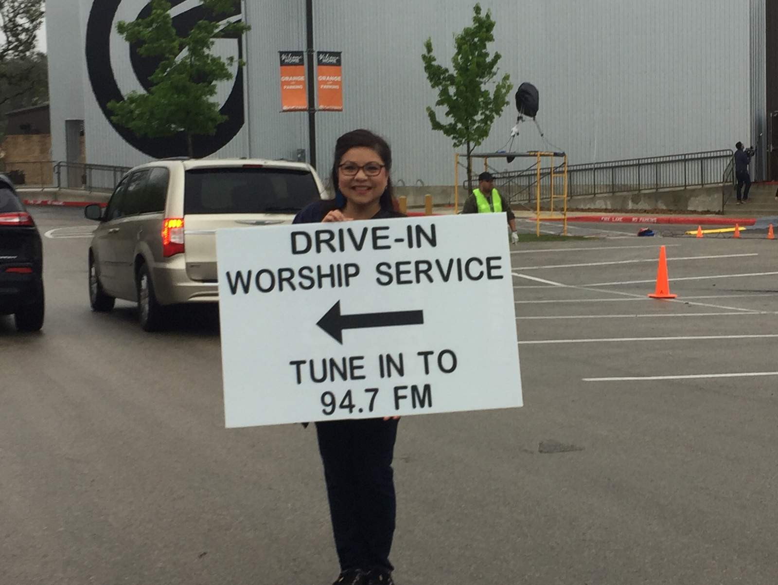 Drive-in church service draws out hundreds Sunday morning
