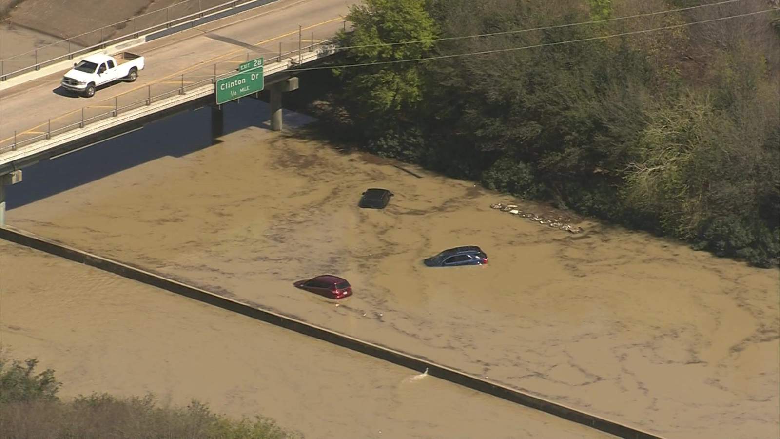 WATCH LIVE: Houston highway, several roads flooded after water main break - KSAT San Antonio