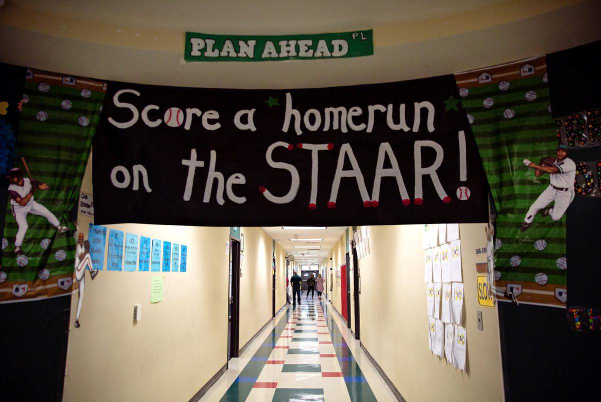 Texas hires two companies to run STAAR, moving toward statewide online testing