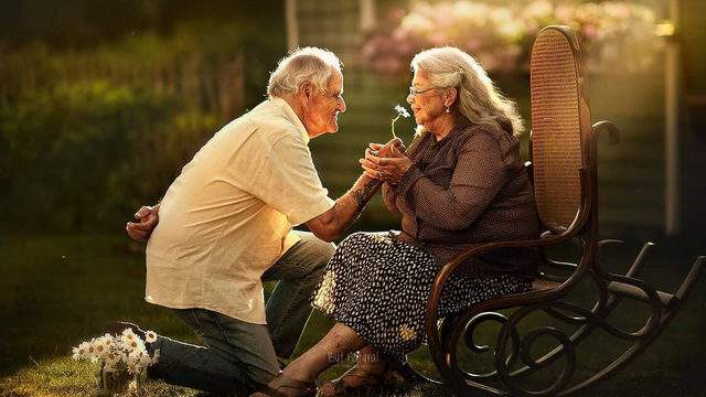 These engagement-style photos of elderly couples will make you smile, guaranteed
