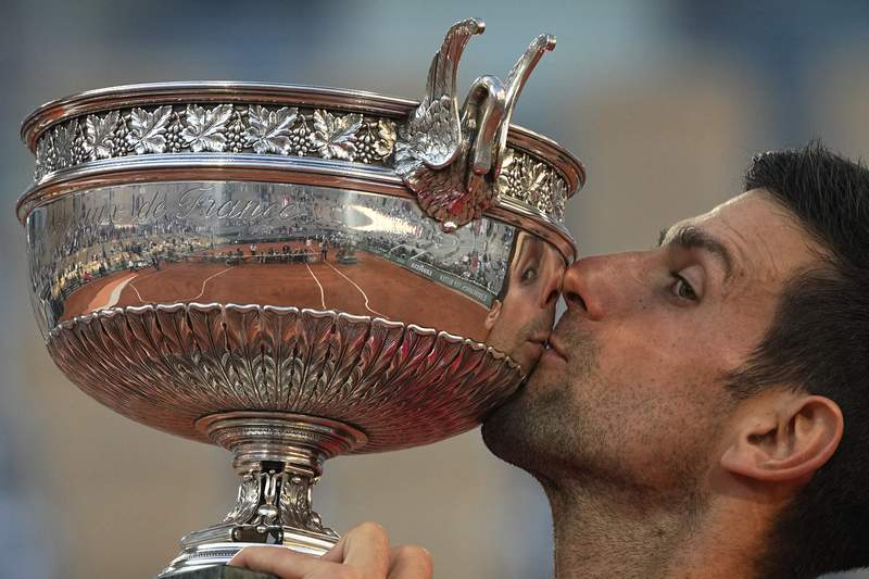 Comeback! Djokovic tops Tsitsipas at French Open for Slam 19