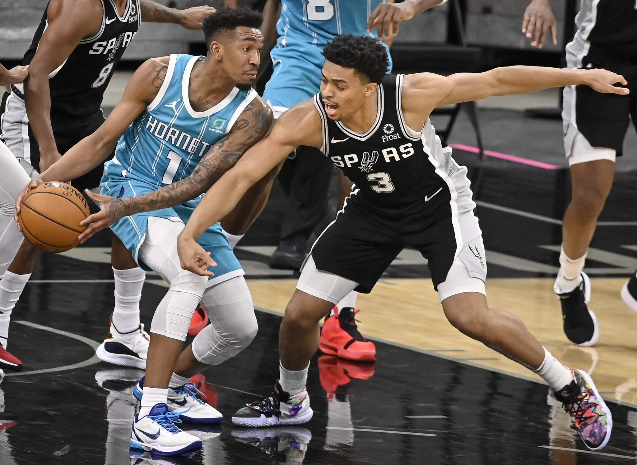 Hornets top Spurs 100-97 in first game since Ball’s injury