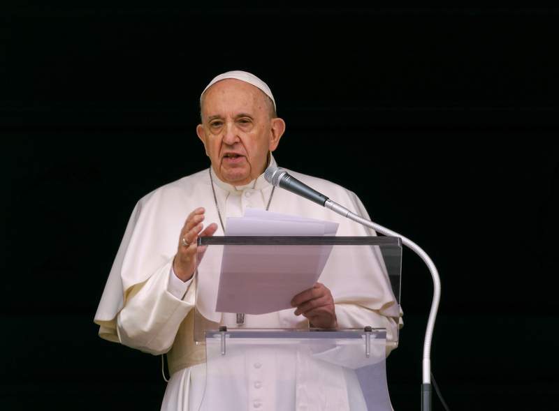 Pope voices 'pain' over Canadian deaths, doesn't apologize