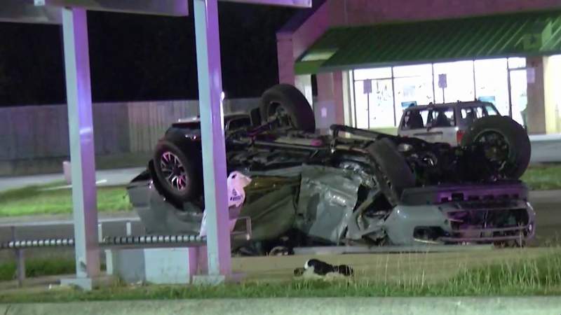 2 killed, 3 taken to hospital following double rollover crash in Northwest San Antonio