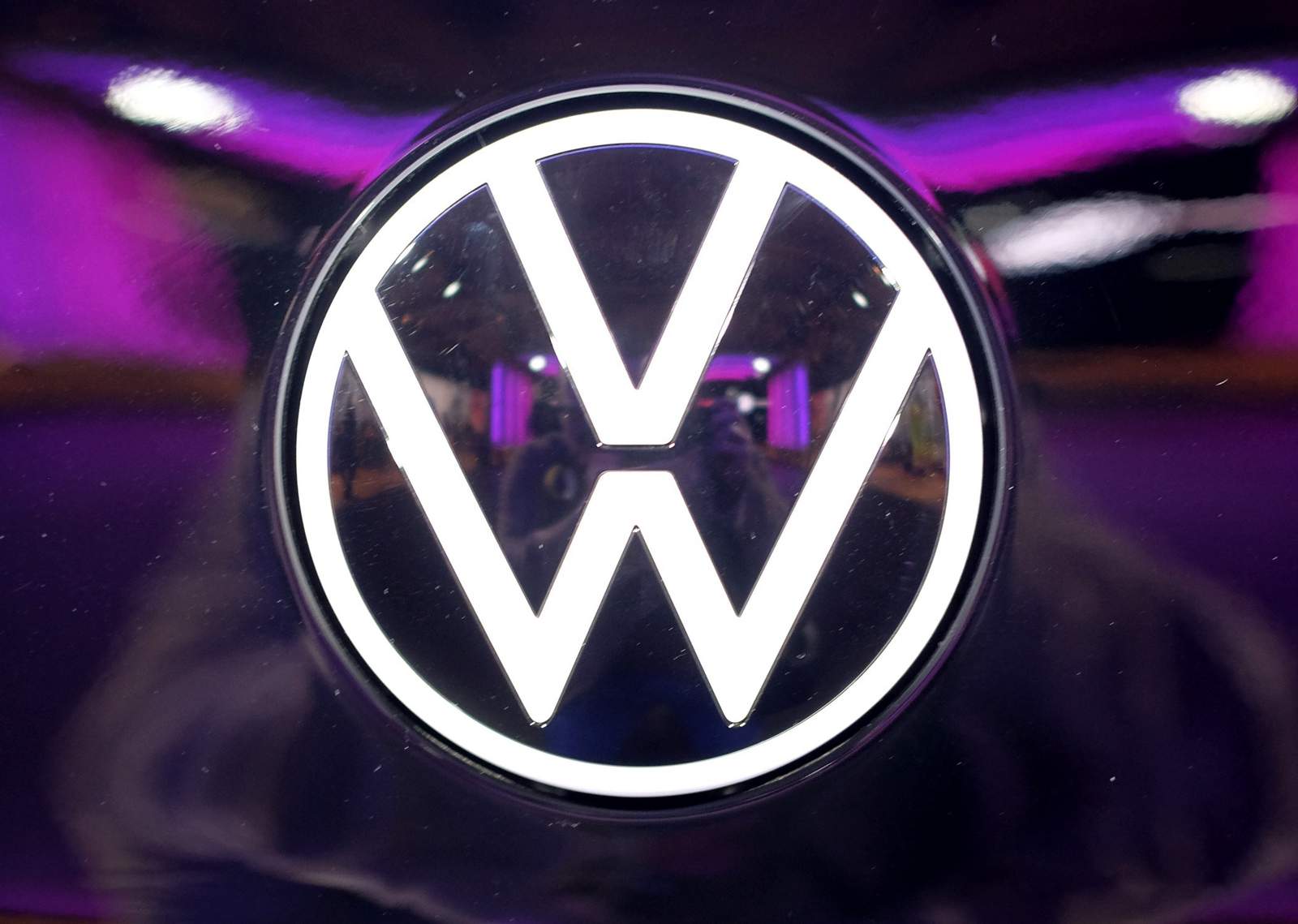 German prosecutors charge 6 more in VW emissions scandal