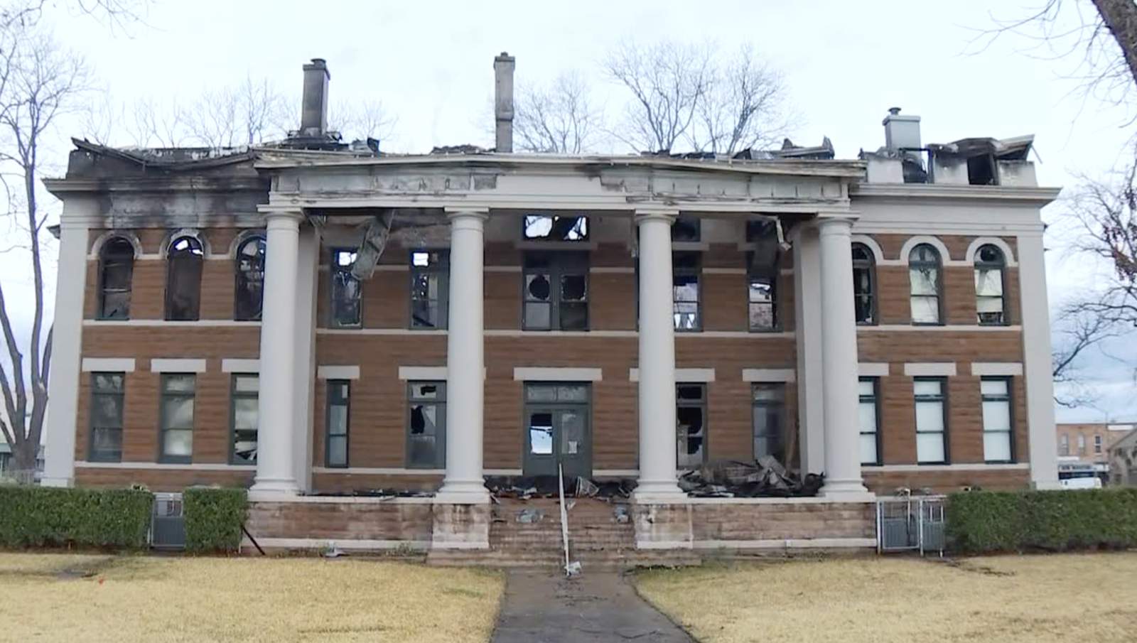 ‘Heartbroken’: Fire destroys 111-year-old Mason County courthouse ahead of renovation project