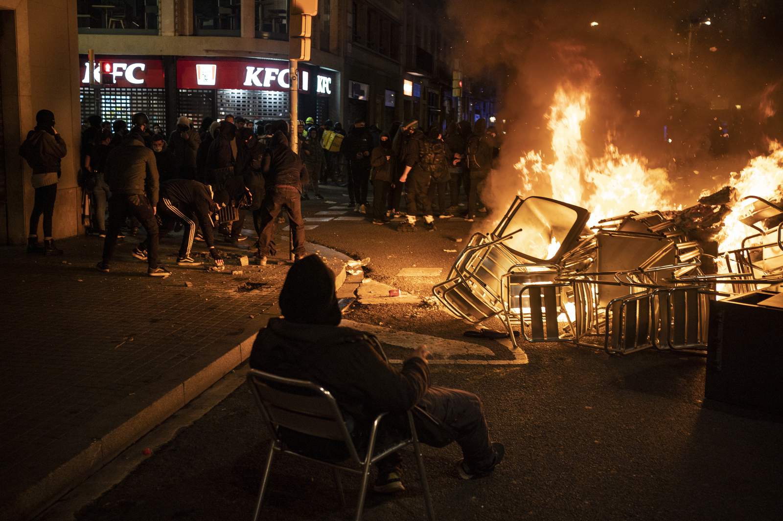 Spain sees 4th night of riots as government shows strain