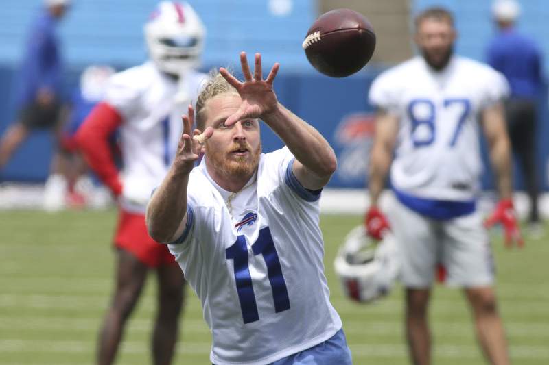 NFL receiver Cole Beasley says he’d rather retire than get vaccinated, follow league’s COVID-19 rules
