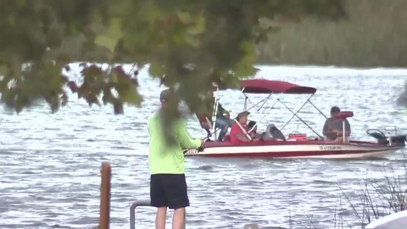 Man transported to hospital after kayak capsizes at Braunig Lake Park, SAFD says