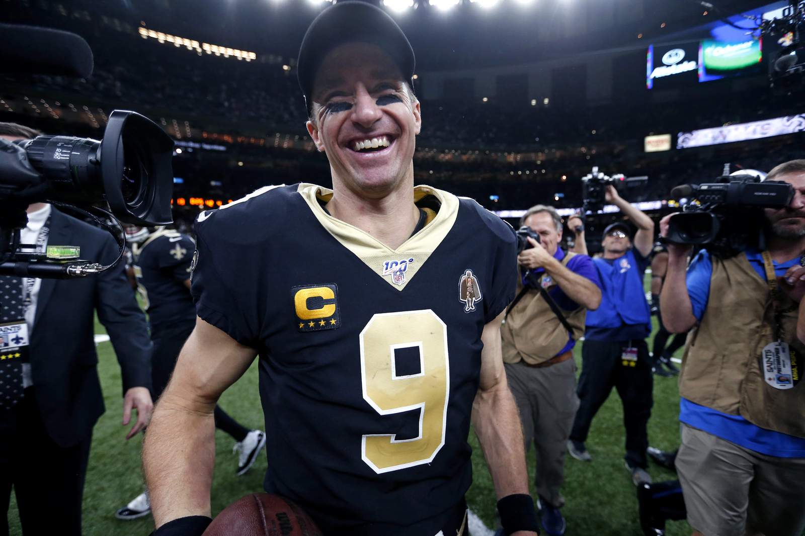 Brees' anthem comments draw backlash from teammates, others