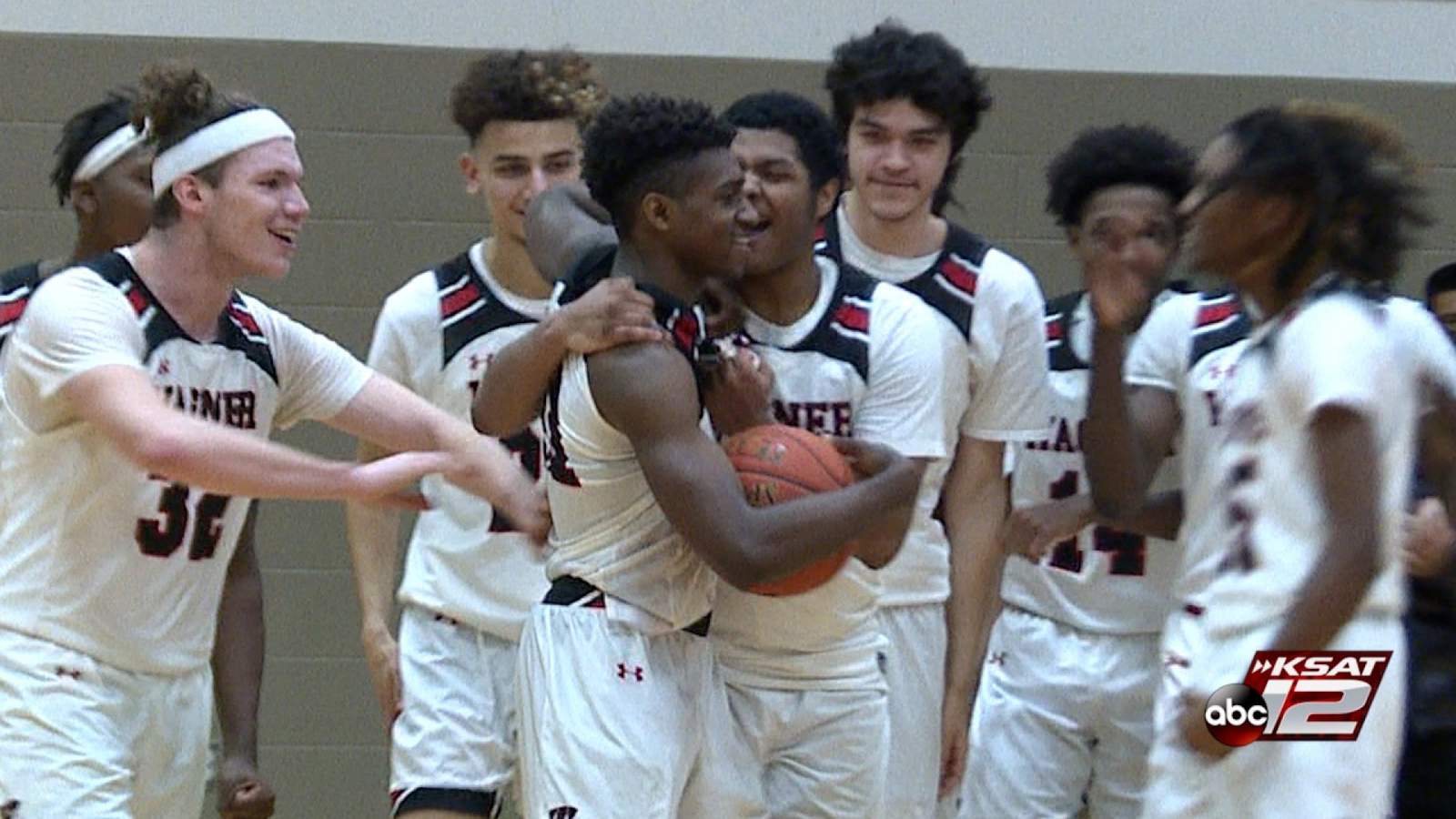 HIGHLIGHTS: Wagner boys keep season alive with double-overtime victory over Clemens