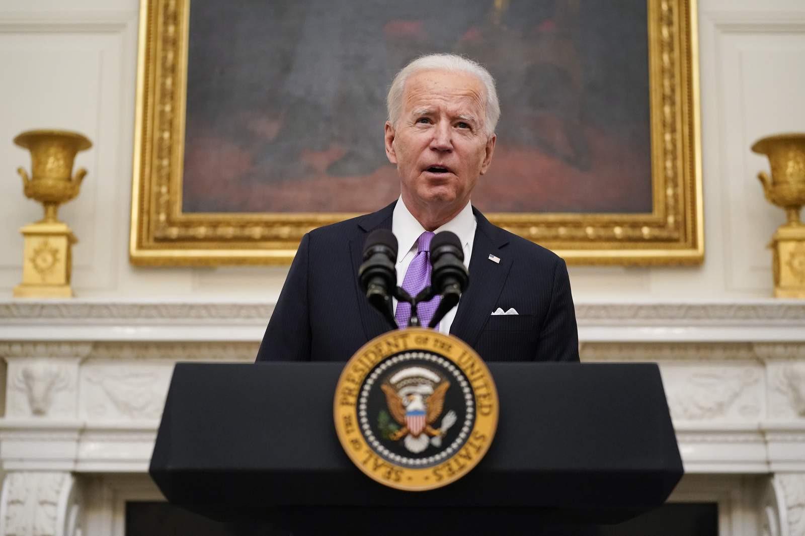 Biden signs burst of COVID-19 virus orders, requires masks for travel