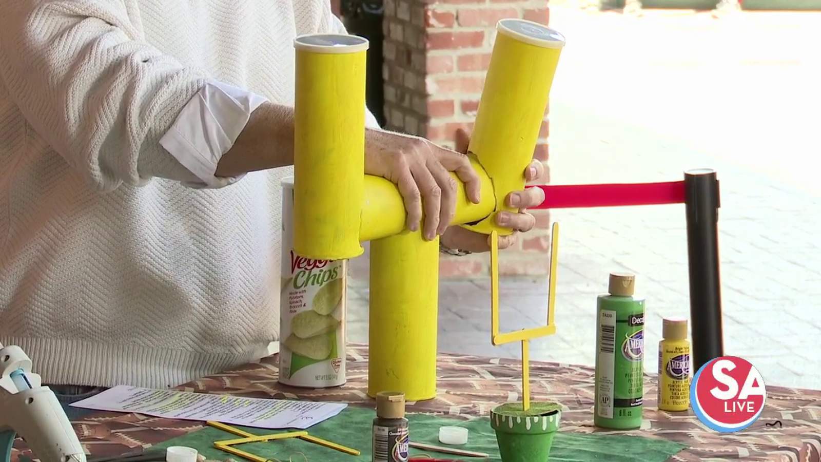 3 crafts to keep the kids busy on game day, plus 2 appetizers + 2 cocktails to try