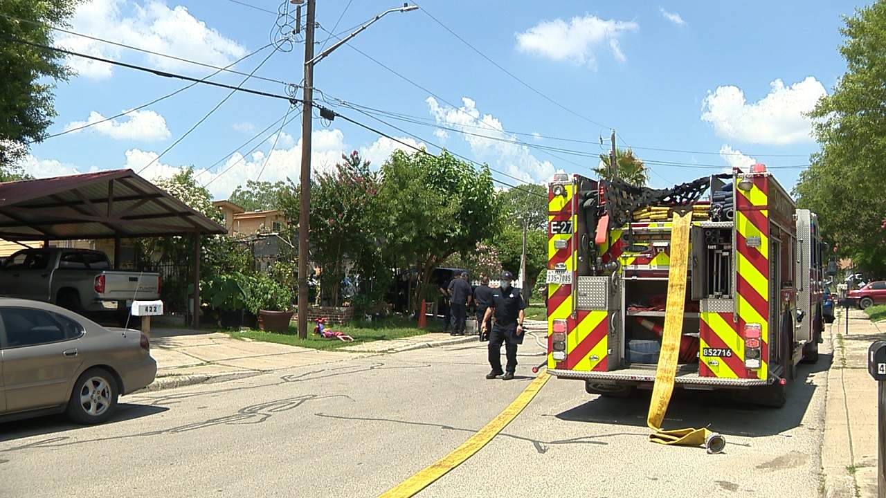 Family escapes fire at home on San Antonios near Northwest Side